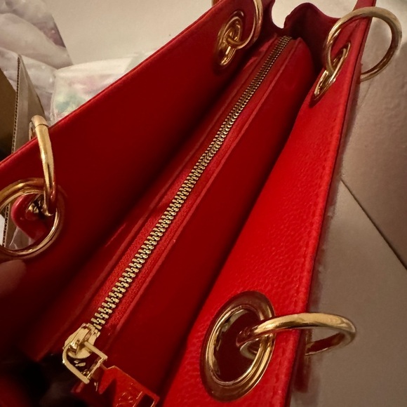 NWT Badgley Mischka Red Tote Vegan Leather Bag Gold Hardware Crossbody - Picture 6 of 8